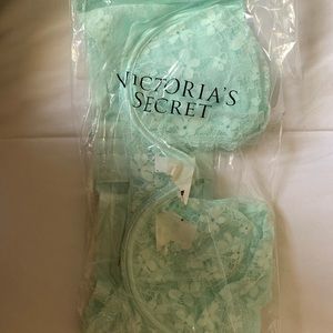 Victoria Secret Bra and Panty Set (never worn)